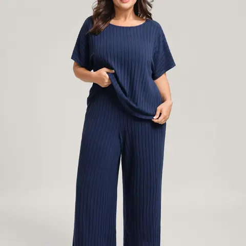 BLOOMCHIC Women's Plus Size 2-Piece Loungewear Set [M-6X] - Soft Stretch Dolman Sleeve Top, Pocket Shorts, Comfy Fits 2 Piece Sets for Women's Clothes, Travel SohoChic