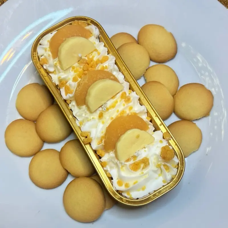 Bananas Pudding 4-Wick Candle - Decorative Candle with Bananas and Whipped Cream - Ideal for Home Decor - Ornaments