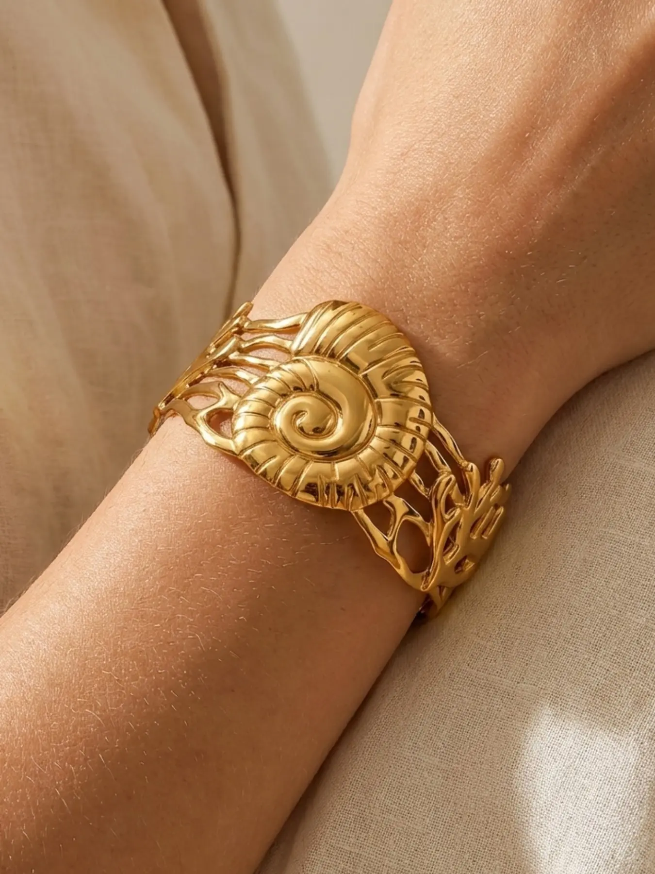 Unique Mediterranean Beach Resort Style Bracelet, Bohemian Artistic Ocean Theme, Stainless Steel Seashell Hollow Out Open Handband, Open Cuff Bangle