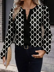 A retro elegant Casual women's geometric print round-neck with split design loose shirt with a draped pendant feeling, comfortable to wear