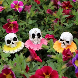 Skull Head Decor, Creative Outdoor Garden Ornament, Hand-painted Resin Craft for Unique Scenery, Halloween Decoration, Exterior Decorative Statues, Garden Sculptures Statues