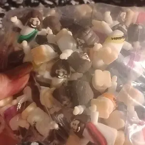 30/50 Mini Jesus "Jesus Loves You" Rubber Figurines, Tiny Jesus Ornament Decor, Perfect for Playing Hide-and-seek with Easter eggs on Sundays Ideal Gifts for Religious Parties Christenings Religious Decoration