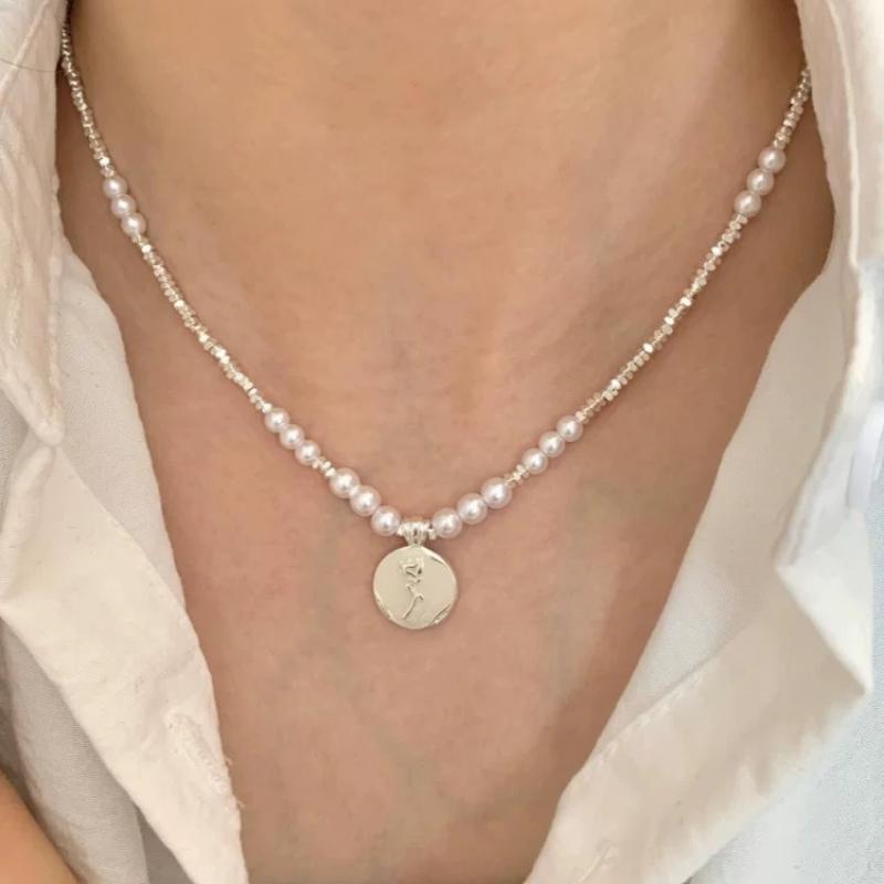 2026 Korean Style Irregular Rose Broken Silver Mother of Pearl Necklace Versatile Light Luxury Choker Gift for Women shell pearl