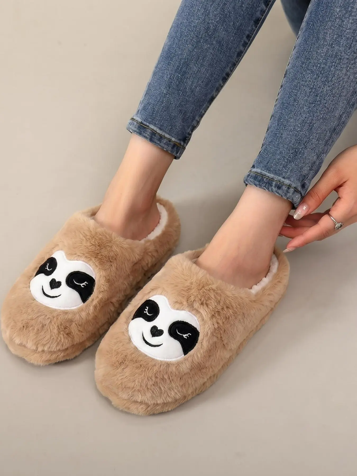 Women Men Cute Sloth Slippers, Fuzzy Fluffy Plush House Slippers, Closed Toe Non-Slip Indoor Slippers, Warm Cozy Winter Slippers for Home Bedroom, Adorable Animal Slippers Gift for Women, Footwear