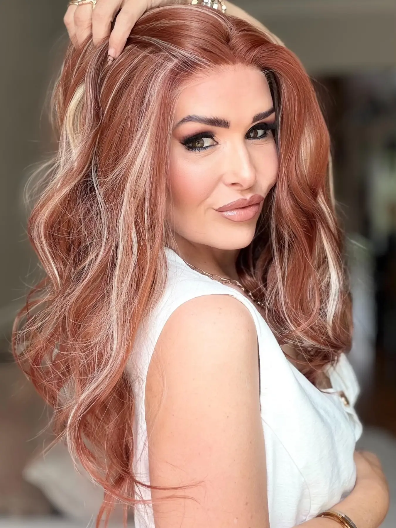 MACA BAKA Mabel Terracotta Red Blonde Highlight Lace Front Wig with Scandinavian Hairline Low Density 16 Inches Short Wavy Cooper Red HD Synthetic Lace Front Wigs for Women Pre Plucked, Heat Resistant Wigs