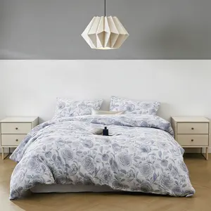 Rose Pattern Duvet Cover 3-Piece Set, Elegant and Romantic, Includes 1 Duvet Cover and 2 Pillowcases (Without Filling), Ideal for Modern Bedroom Decor.