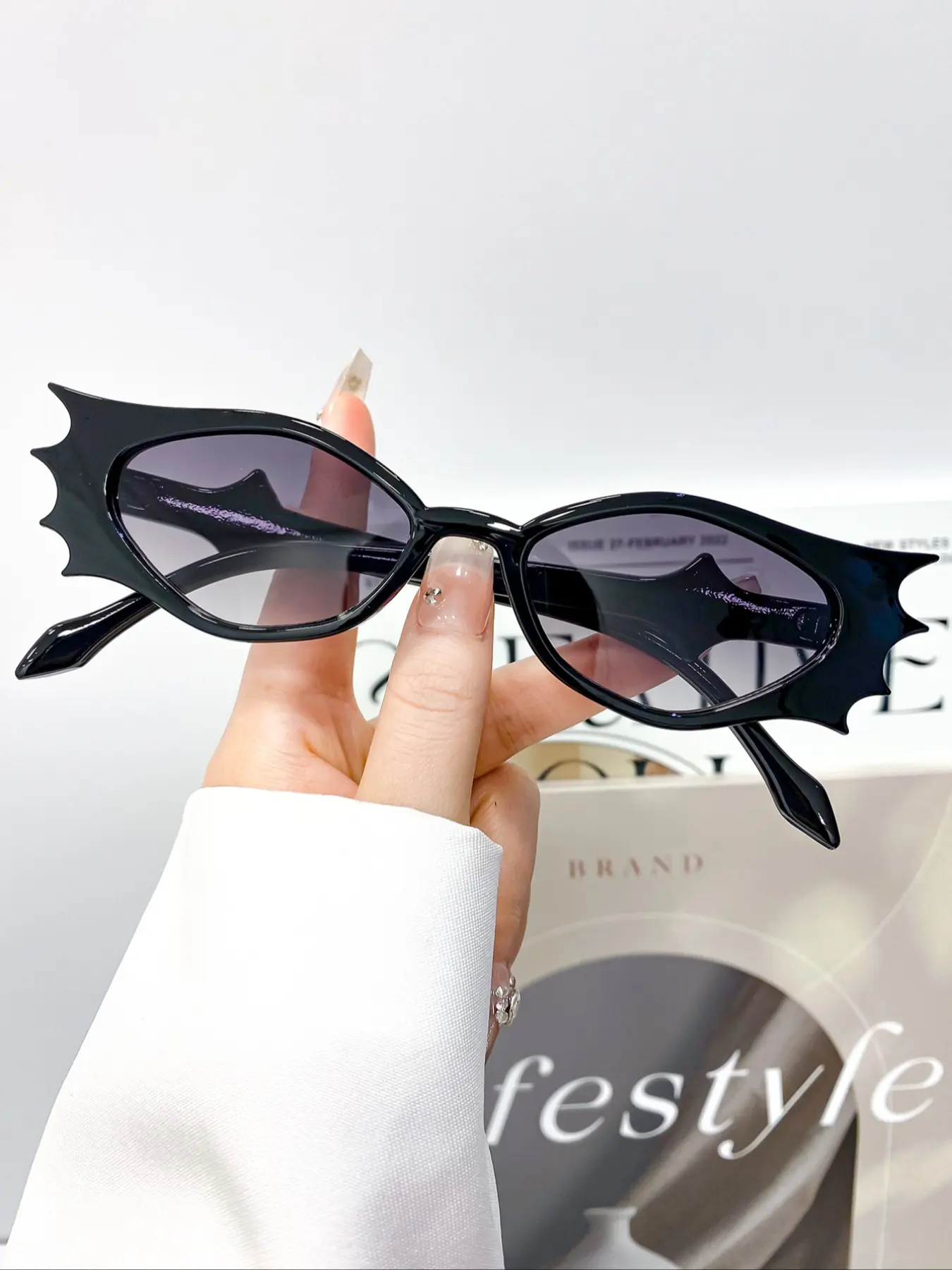 New Hip Hop Exaggerated Bat Wing Glasses, Unisex Party Fun Decorative Glasses, Simple Versatile Daily Casual Wear, Bat Wing Frames, Signature Shades