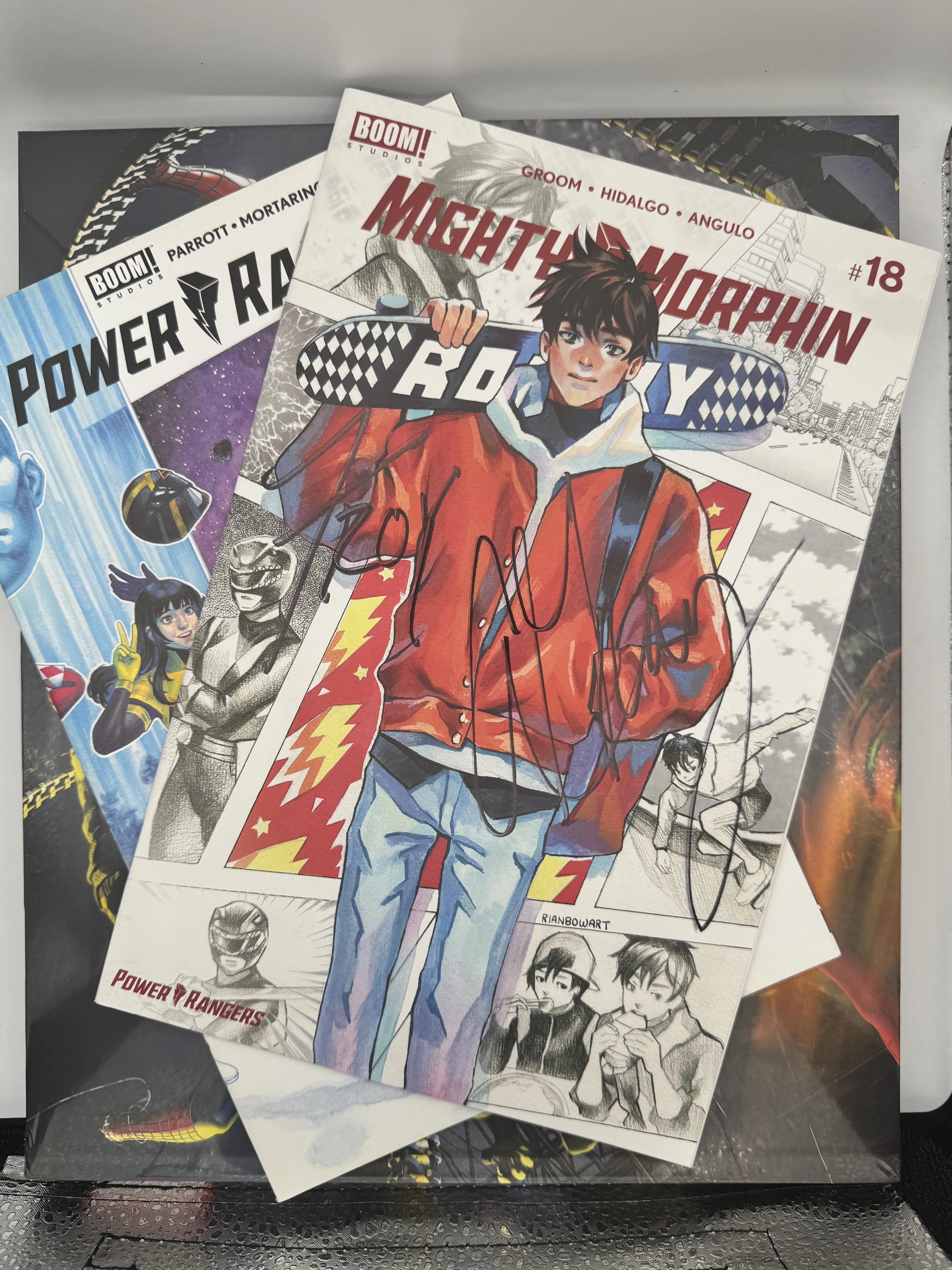 Andrew Gray Hero Builder Live Bundle – Signed Comic + Marvel Art  display picture 1