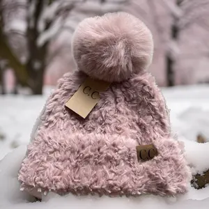Faux Fur CC Beanie wit Pom