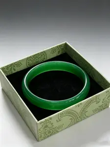 Elegant Oriental Style Jade Bracelet with Gift Box, Exquisite Bracelet, Perfect Gift Choice, Traditional Chinese Jewelry, High-Quality Craftsmanship, Premium Bracelet