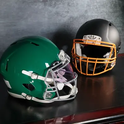 f4 football helmet Vintage Riddell VSR-4 San Francisco 49ers Montana Rice – WESTBROOKSPORTSCARDS The composite impact absorption technology helps to reduce kinetic energy from collisions while also reducing fatigue and improving player protection during each snap Football Helmets: Adult & Youth
