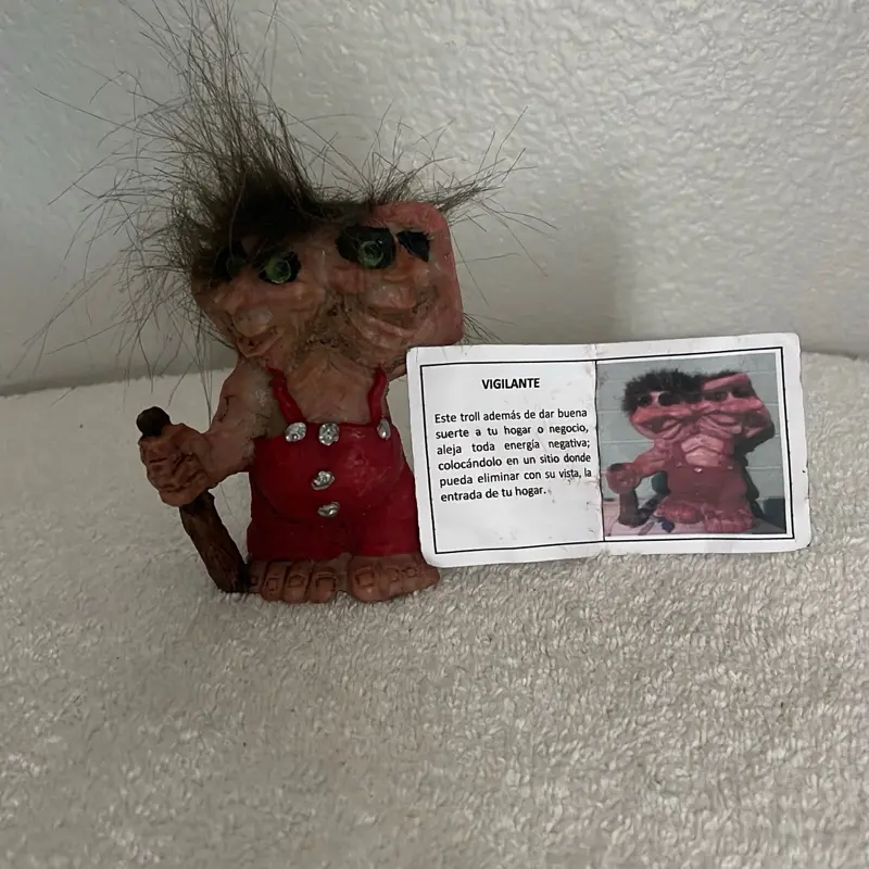 Duende Vigilante 4 Inch Figurine - Red Overalls, Green Eyes, and a Staff - Perfect for Home Decor and Collectors