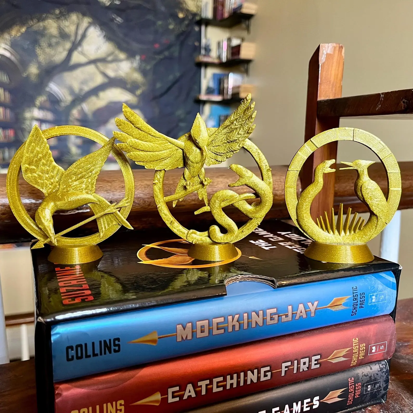 Sign of Rebellion Bookshelf Decor - Songbird and Arrow - Songbird and Serpent - 3D Printed Bookish Decor