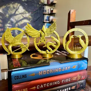Sign of Rebellion Bookshelf Decor - Songbird and Arrow - Songbird and Serpent - 3D Printed Bookish Decor