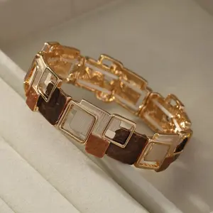Women's Golden-Tone Geometric Square Zinc Alloy Bangle - Enamel Finish, Gold Aesthetic, Retro Minimalist Design, Ideal for Daily Wear, Parties, Gifting