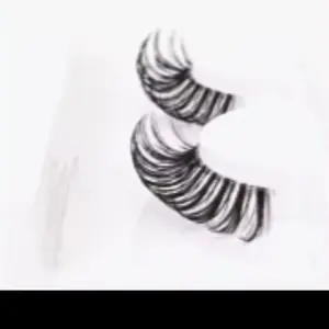 Innocent – Soft Natural Wispy Lash | Novara Beauty Co. EXTENSION LOOK WITH CLEAR LASH BAND!