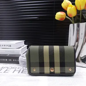 Pre-owned BURBERRY Canvas Shoulder Bags Horseferry Green Shoulder Bag T10296052