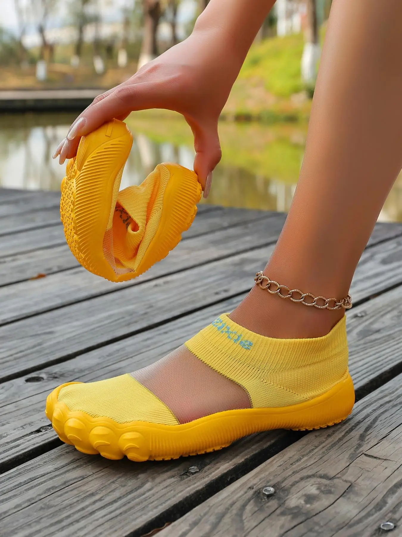 Unisex's Solid Color Breathable Quick Drying Water Shoes, Sporty Slip on Barefoot Shoes for Beach, Swimming, Hiking, Outdoor Sports Shoes