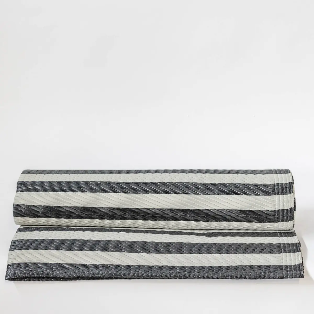 MDR Trading Inc. FP-IRL-007-S Black And White Striped Outdoor Rug