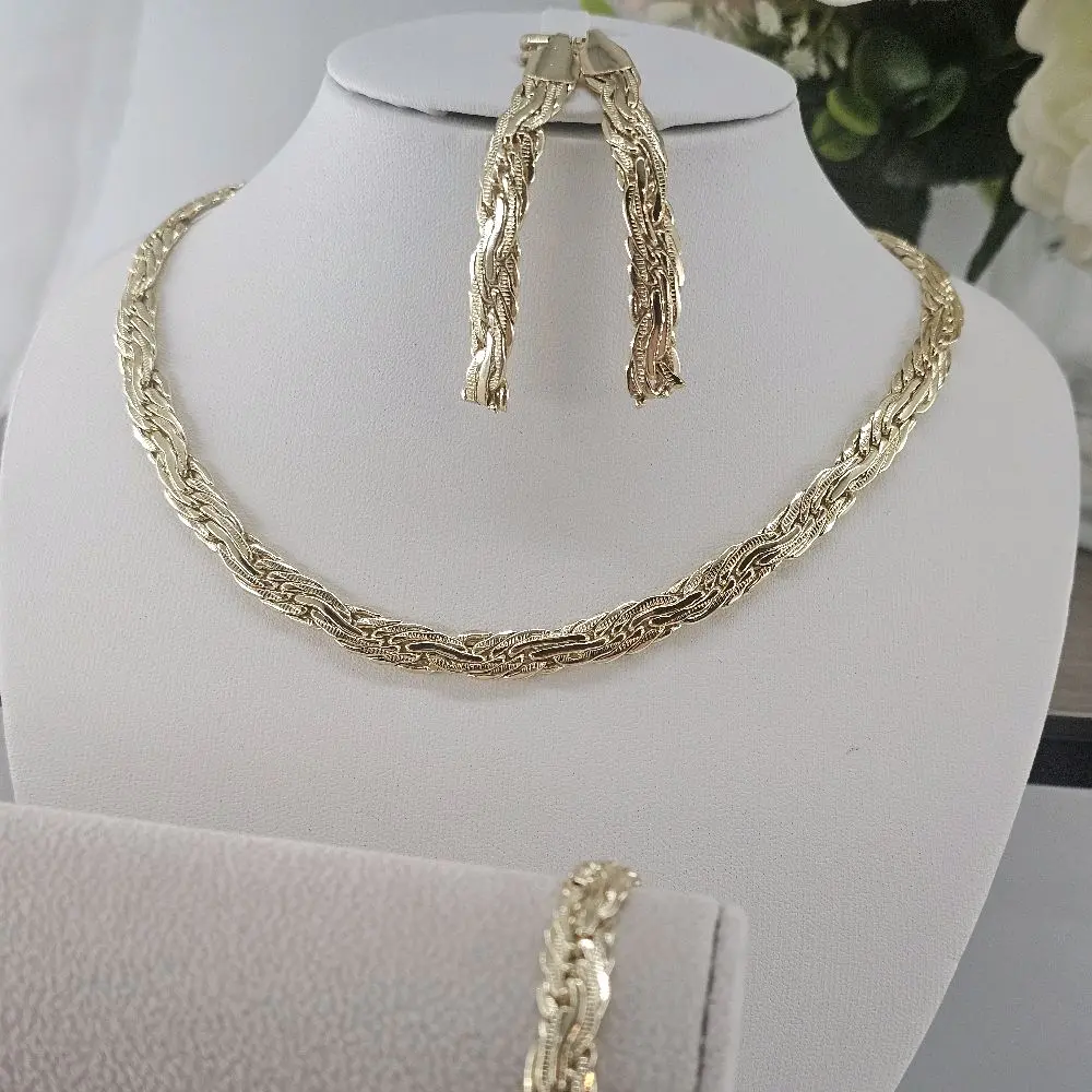 Elegant set 3 pieces bracelet necklace and earrings