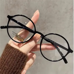 1pc Fashion Women's Lightweight Reading Glasses, Anti-Aging, Stylish, Clear Vision