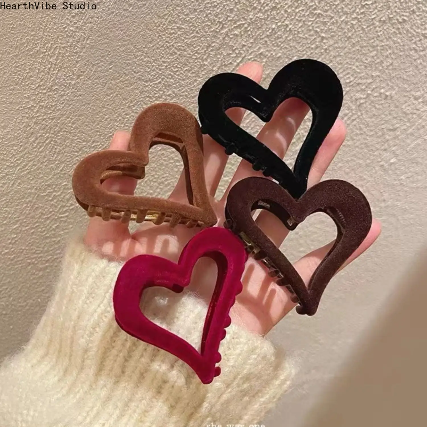 Women's Elegant Hollow Heart Claw Clip Pack, Cute Trendy Love-Shape Hair Barrettes, Chic All-Match Daily Styling Hair Accessories for Camping & Hiking Gift