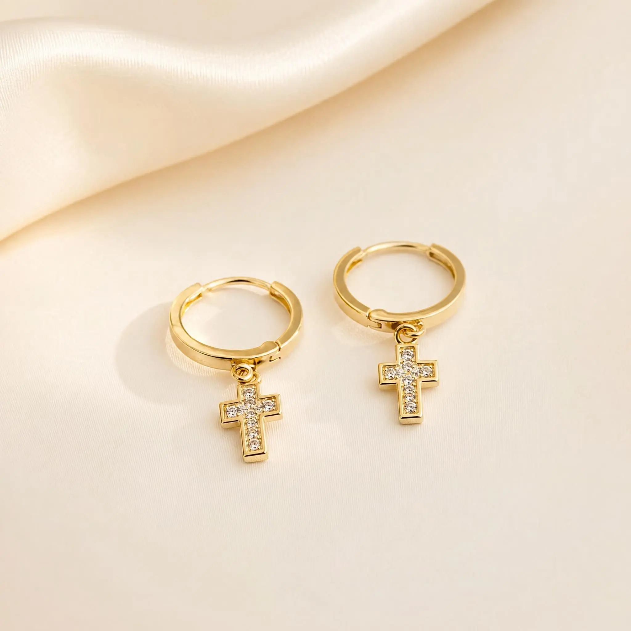 Hoop with Mini Cross with Zirconia in 18K Gold