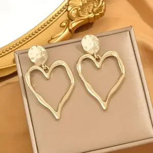 1 Pair Dangle Earrings Unique Irregular Golden Heart-Shaped Fashion Statement Earrings Perfect for Daily Outfits and Party Accessories