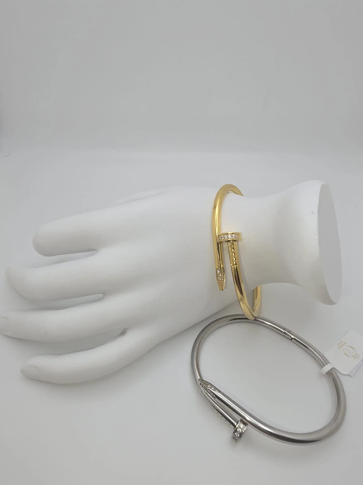 Stainless steel nail bracelet with zirconia inlay, adjustable