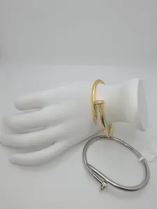 Stainless steel nail bracelet with zirconia inlay, adjustable