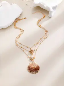 Sea Breeze Layered Shell Necklace, Gold-Edged Scallop Pendant, Must-Have Beach Photo Accessory for Summer, Trendy Gift for Besties