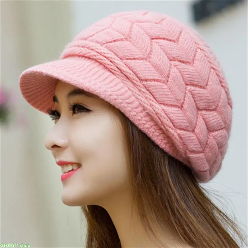 Women's Cable Knit Visor Beanie, Fuzzy Wool Blend Newsboy Cap, Thick Warm Winter Hat for Casual City Walks