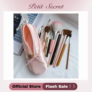 TikTok Viral Ballet Shoe Makeup Bag - Cute Shaped Cosmetic Pouch for Lipstick & Eyeliners, Portable Hanging Organizer for Brushes & Pens (Perfect Aesthetic Gift)