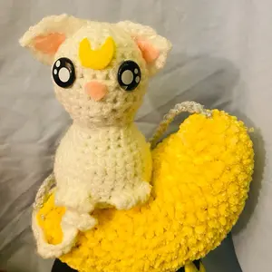 Crocheted Yarn Moon Kitty Collectible Toy - Yellow Moon Design, Large Eyes, Charming Appearance, Ideal for Collectors