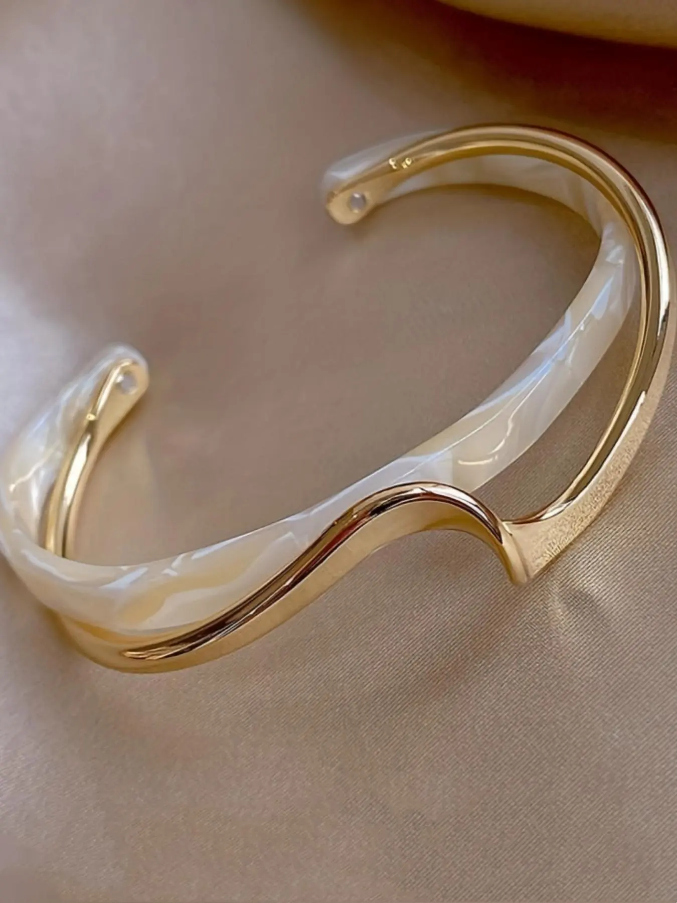 ZZHS Minimalist Temperament Wave Design Bangle, Fashionable Jewelry for Women & Girls, Trendy All-match & Exquisite Jewelry for Birthday Gift