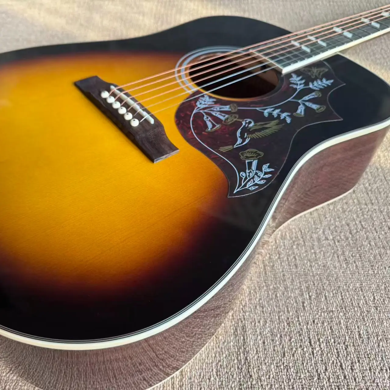 Gibson Sunburst Color 41 Inch Hummingbird Acoustic Guitar with Spruce Top, Enclosed Buttons, 6-String, Suitable for Beginners/Professionals, 20 Frets, Durable Construction, Elegant Guitar for Live Performances