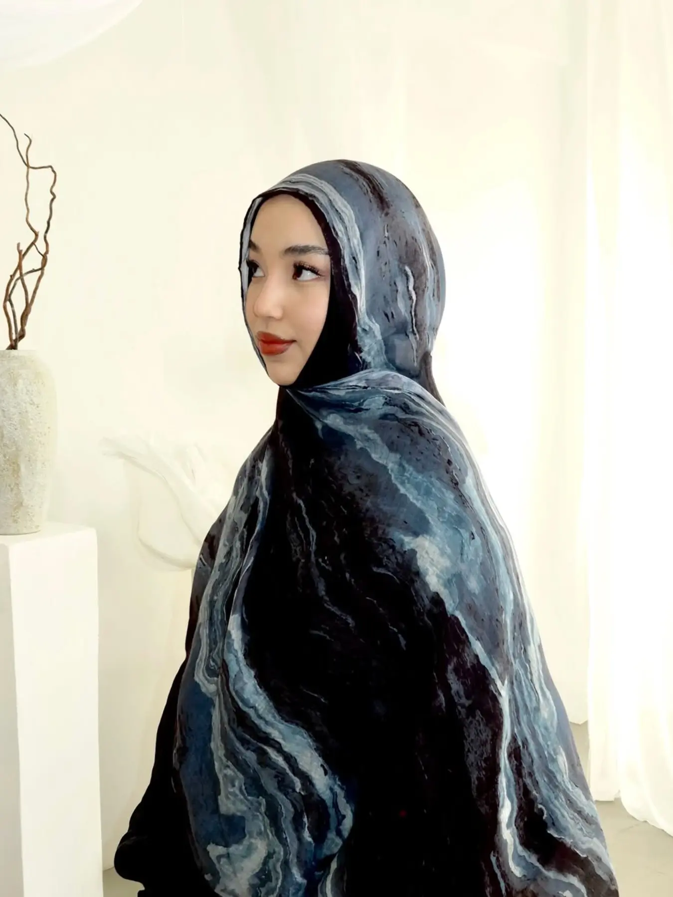 1pc Ink Blue Marble Pattern Scarf, Vintage Style Shawl, Unique Versatile Bandana, Personalized Headscarf, Fashionable Square Hijab