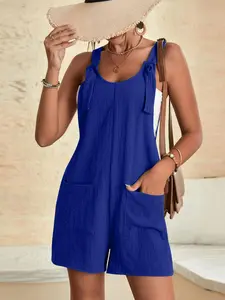 A women's solid color casual fashion Sleeveless overalls with patch pockets, adjustable straps, and knot design, suitable for summer, daily outings, beach vacations, or weeend picnics.