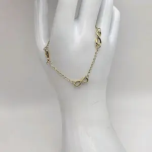 10 kt i nfinity Charm Bracelet -  Chain with Elegant Infinity Symbol for Everyday Wear
