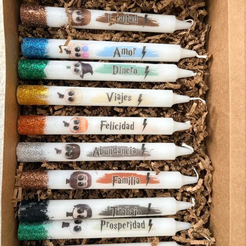 Personalized Candle for Colombian Candle Day - Unique Design with Amor, Dinero, Viajes, Felicidad, Abundancia, Familia, Trabajo, and Prosperidad