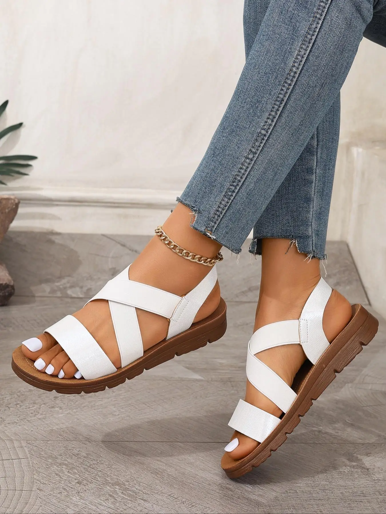 Women's Summer 2024 Criss Cross Strap Slip on Sandals, Casual Comfortable Flat Popular Sandals for Vacation Beach, All Match Footwear Walking Shoes fo