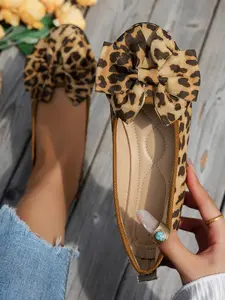 Women's One-Step Cute Bow Leopard Flat Shoes, Comfortable Lining, Fashion Versatile, Daily Wear, Casual Textile Sneakers, All Seasons