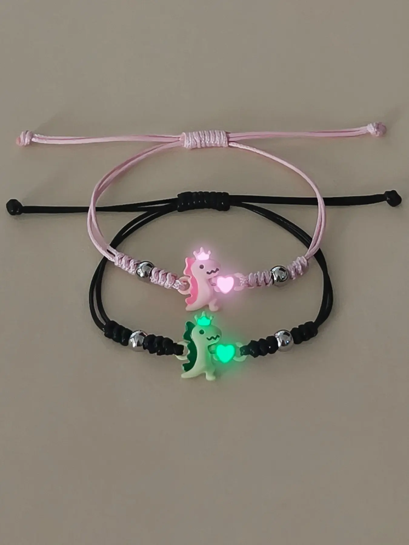 2 Piece Set Glow-In-The-Dark Heart Crown Dinosaur Accessories, Cute Couple Wristbands, Fashionable Women's Valentine's Day Gift Jewelry, Trendy Fashionable Accessories, Couple Bracelets, Glowing Bracelets