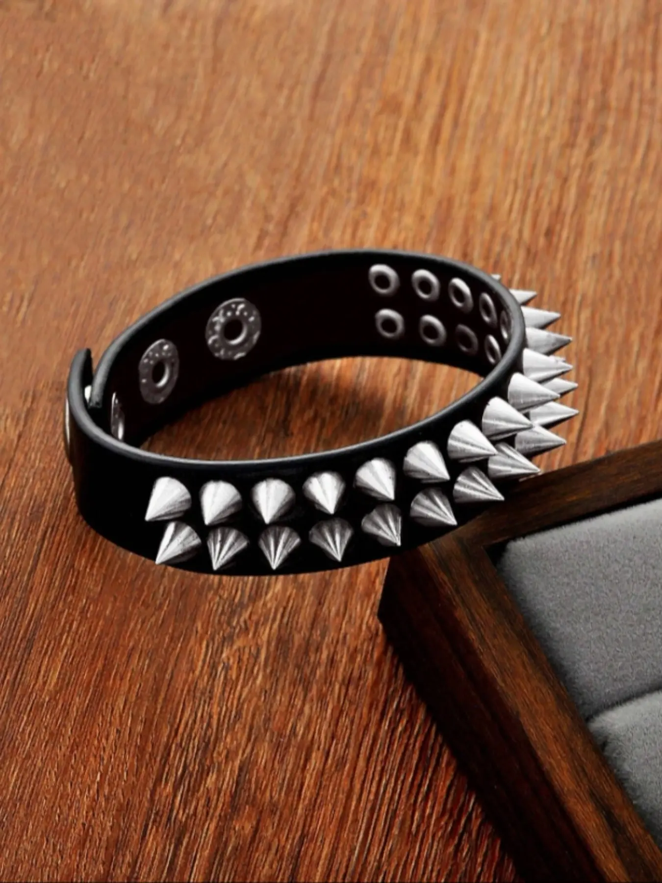 Women's Punk Rock PU Leather Spike Bracelet, Single or Multi-Row Design, Trendy Hip Hop Street Style Jewelry, Daily Wear, Parties, Travel, Gifts