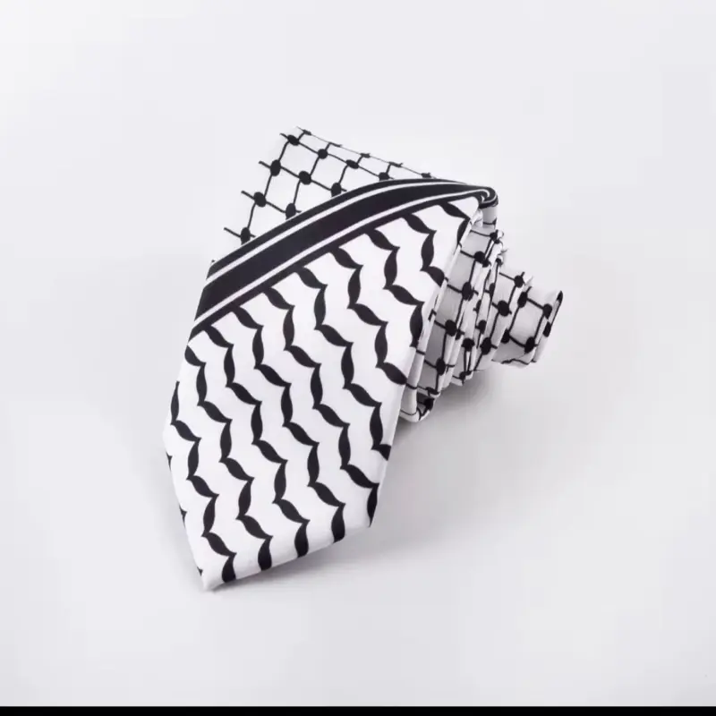 Men tie kuffiyeh Men tie kuffiyeh