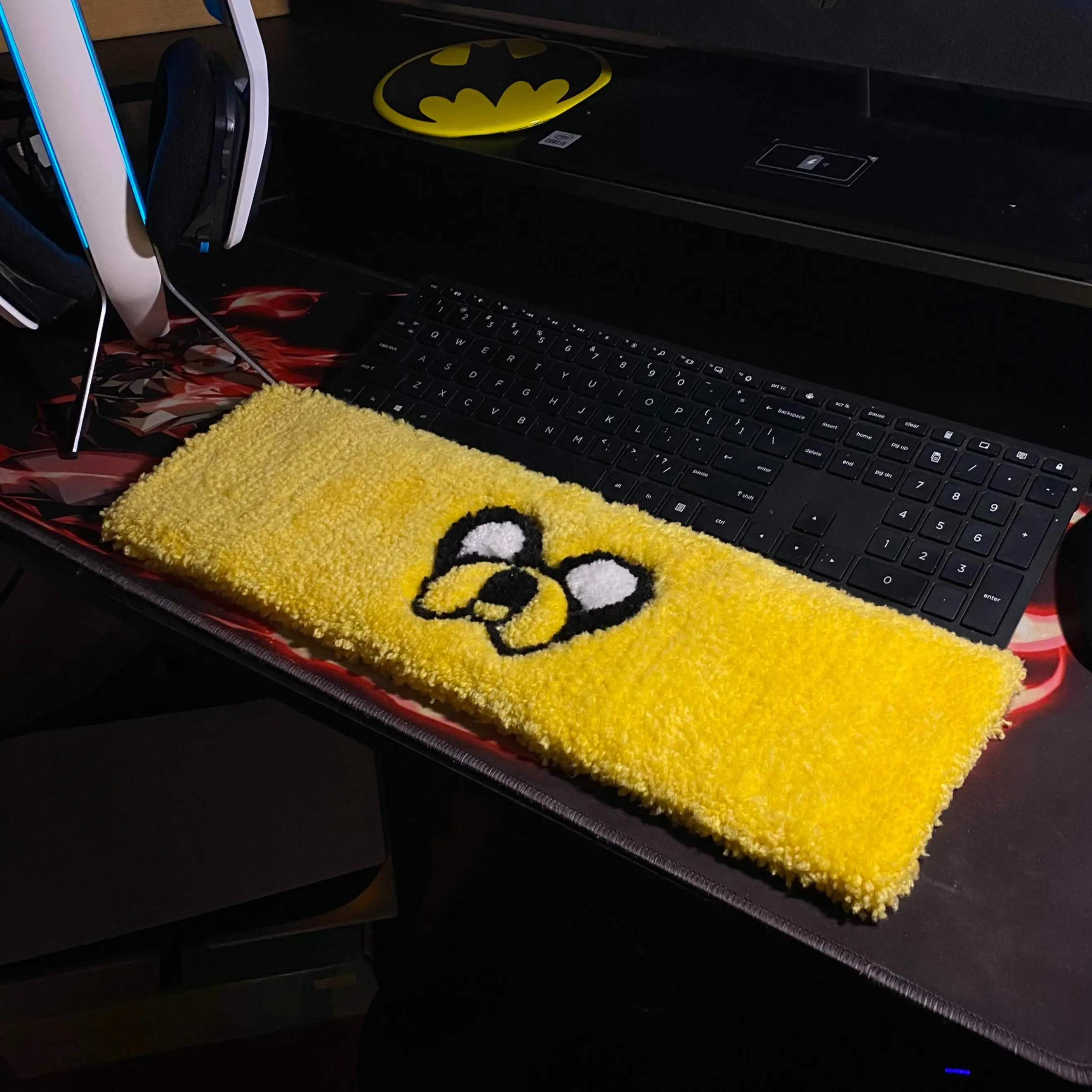 JTD Keyboard Rug - Non-Slip Soft Rug for Home & Office, Ideal for Home and Office Use, Decrotive Design