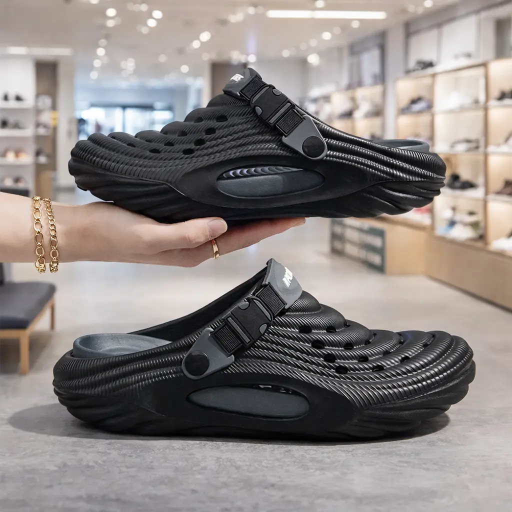 Stylish Outdoor Sandals for Men and Women，Featuring a Comfortable, Soft, and Durable EVA Sole. Odor-resistant, long-lasting closed-toe 2026 new beach women’s sandals; vacation and travel men’s footwear; and thick-soled, non-slip beach slides for summer.