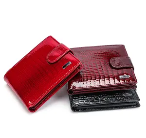 Women's Wallet: Stylish, Ultra-Slim Bifold Leather Wallet with Crocodile Texture—Simple, Everyday Design