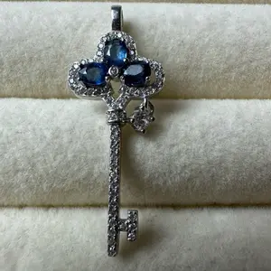 <PingEast Jewelry> Sapphire Key Pendant   This elegant key-shaped pendant is set with natural Sri Lankan royal blue sapphires, each weighing 0.3 ct. The deep, rich blue tones symbolize wisdom, power, and timeless elegance.