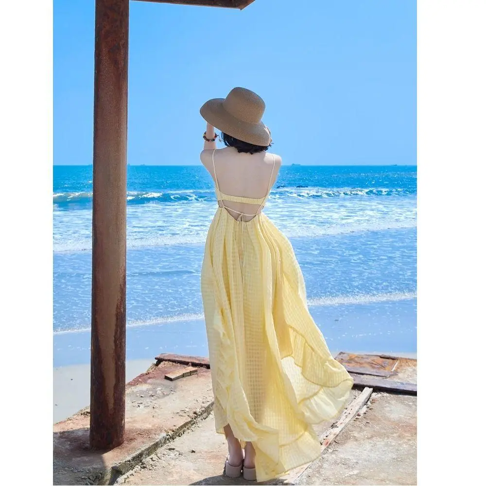 2026 Women's Yellow Elegant Halter Neck Backless Maxi Dress with Built-in Bra Padded, Sleeveless Spaghetti Strap Flowy Beach Dress, Luxury Vacation Outfit for Summer Beach, Holiday, Travel & Resort Wear - TikTok 2026 Women's Yellow Elegant Halter Neck Backless Maxi Dress with Built-in Bra Padded, Sleeveless Spaghetti Strap Flowy Beach Dress, Luxury Vacation Outfit for Summer Beach, Holiday, Travel & Resort Wear - TikTok